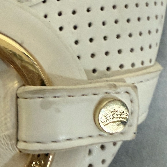 Juicy Couture Beige Flats with Gold Detailing - Picture 4 of 10